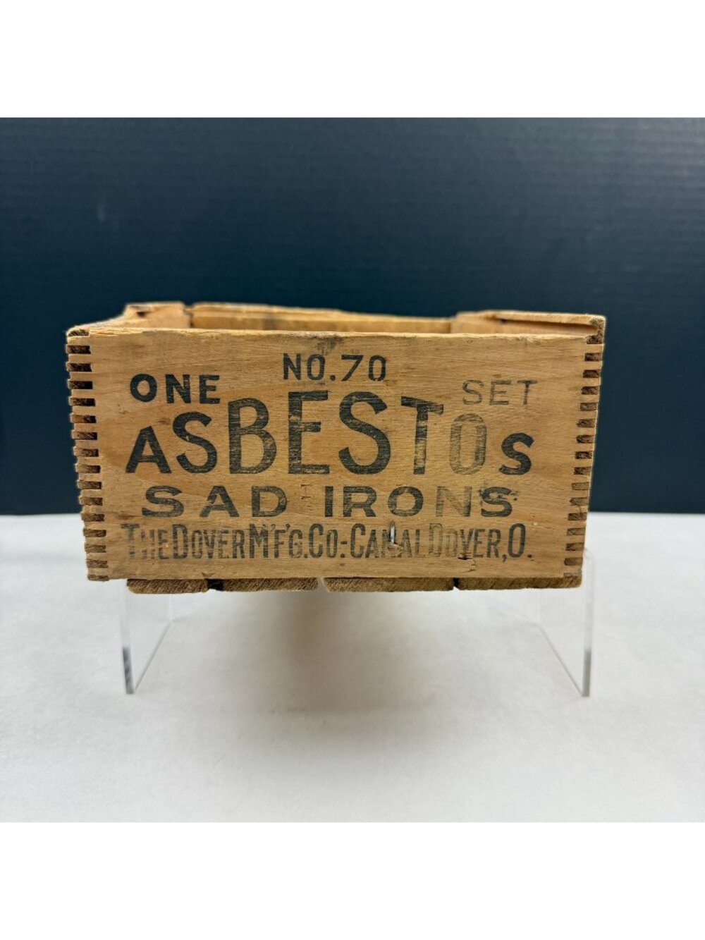 Vintage Asbestos Dover Mfg Sad Irons No 70 Wood Box